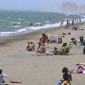 Apartamento En Calle Mendoza - Zona Huelin&300 Mts De La Playa Málaga