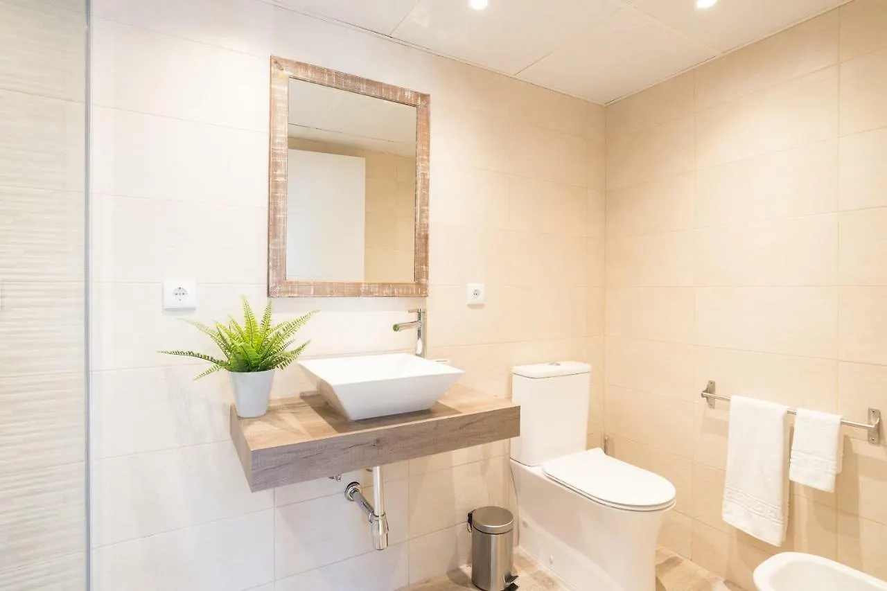 Stunning Spacious City Apartment With Free Parking Μάλαγα