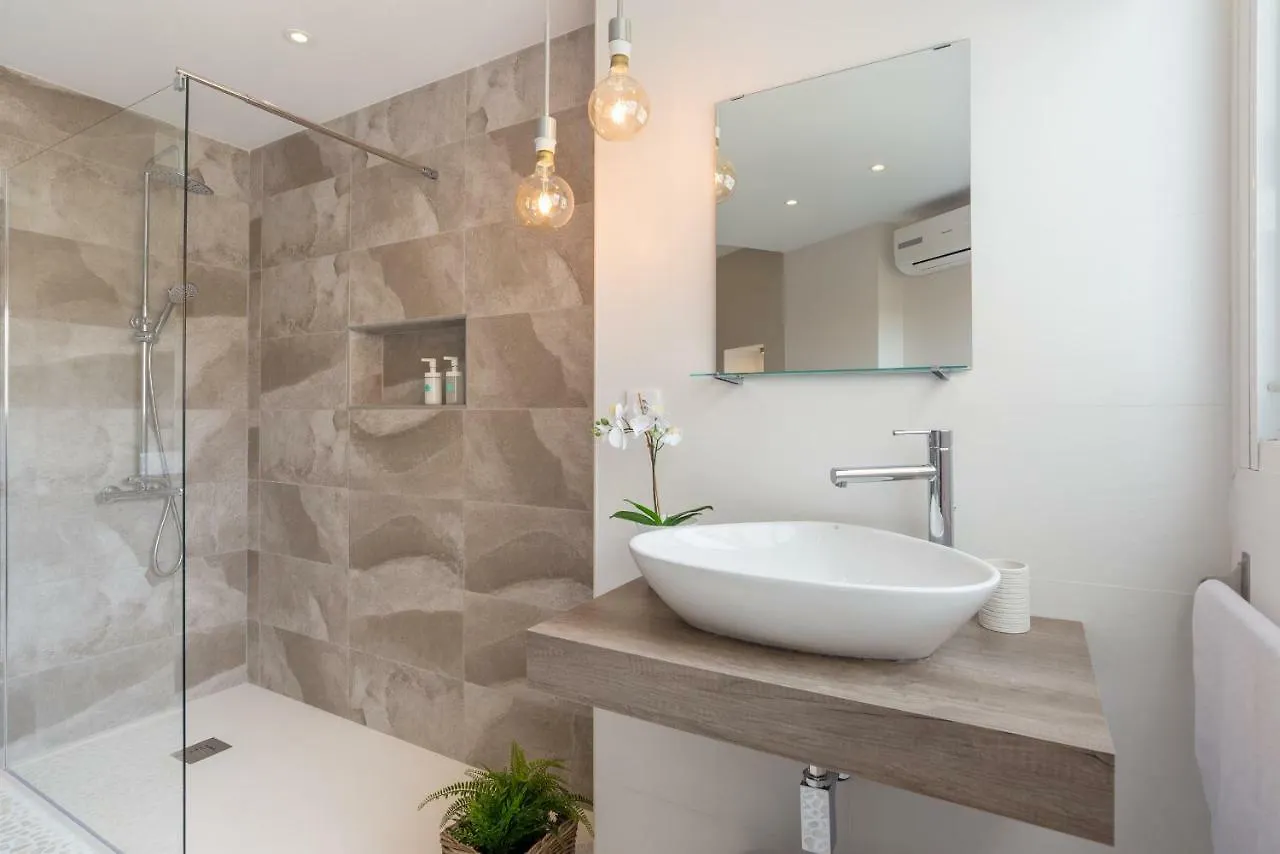 Stunning Spacious City Apartment With Free Parking Μάλαγα