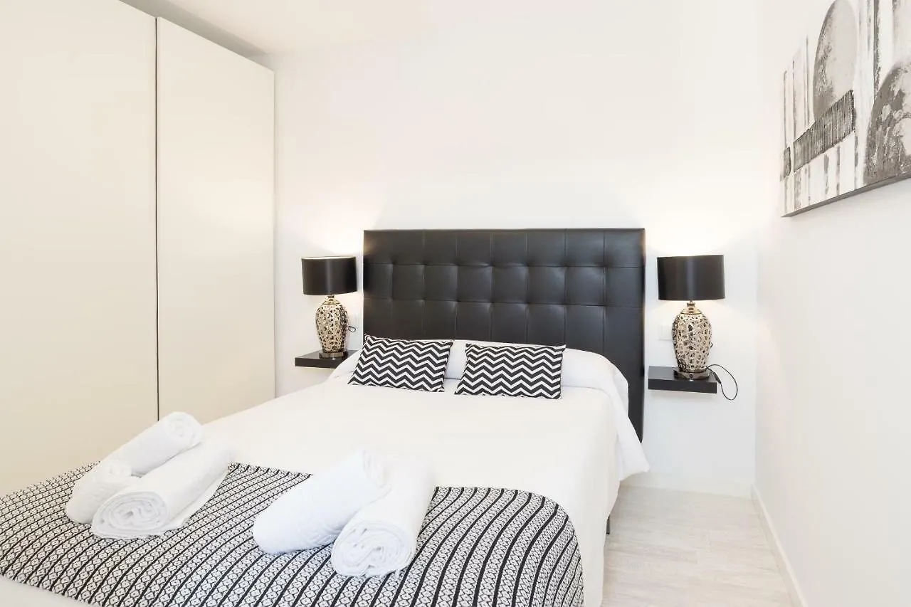 Stunning Spacious City Apartment With Free Parking Μάλαγα