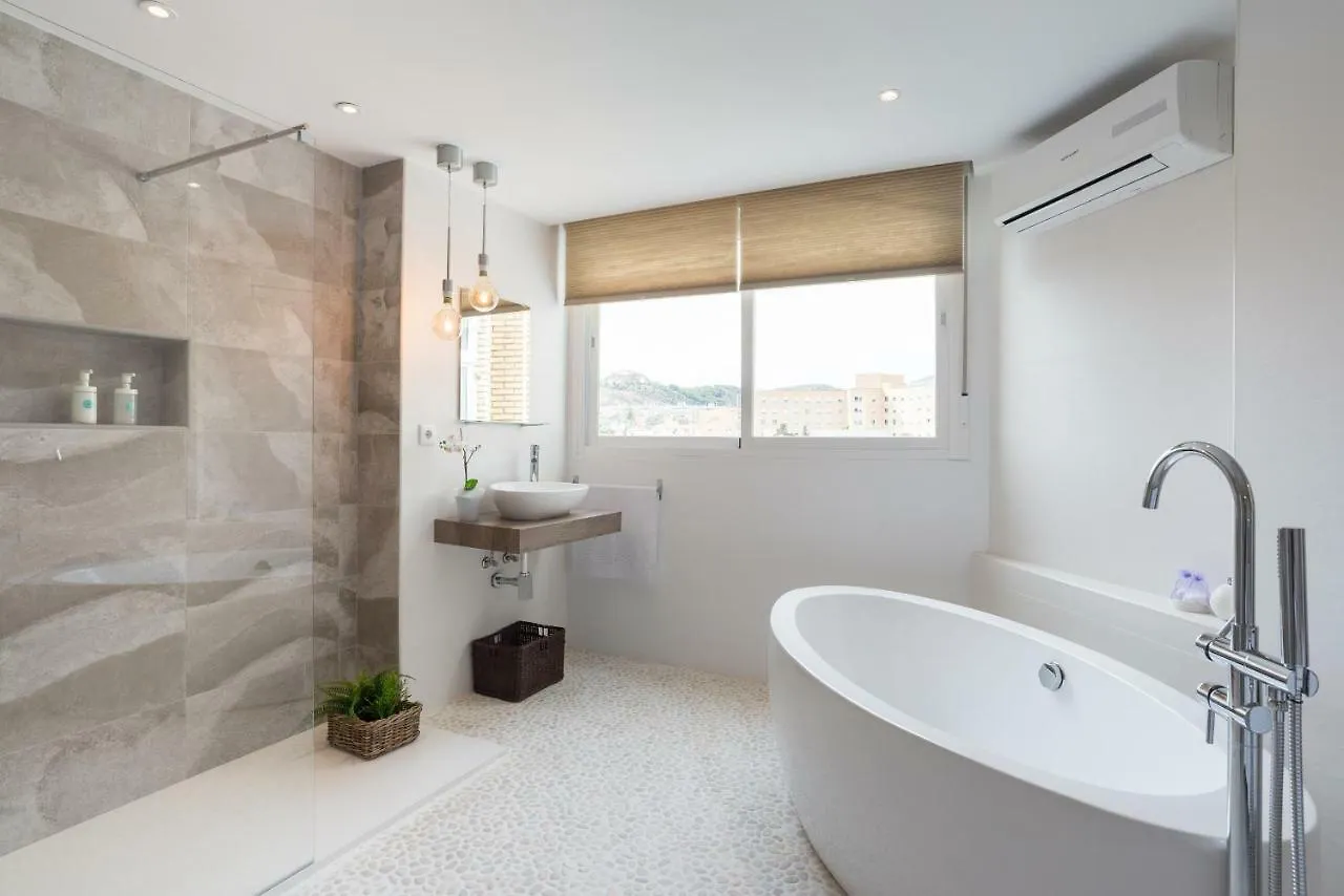 Stunning Spacious City Apartment With Free Parking Μάλαγα 0*,